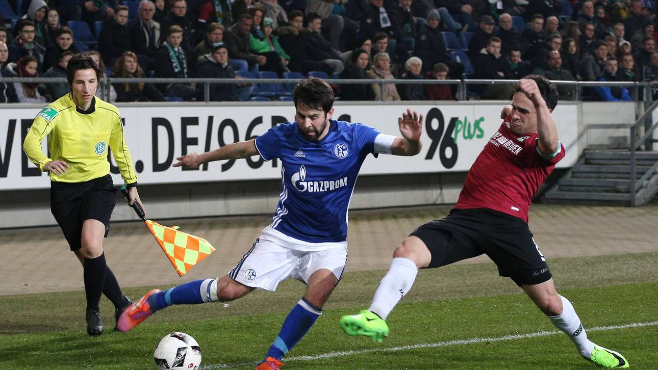 Schalke-Pleite bei Coke-Comeback