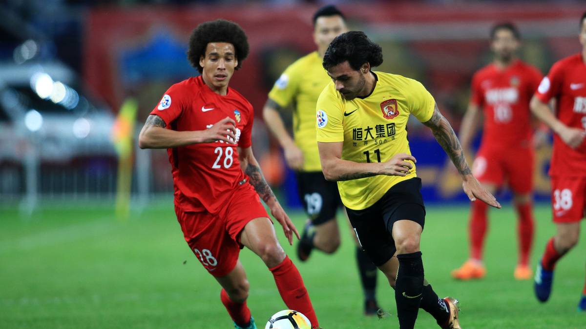 AXEL WITSEL: Vor seiner Rückkehr nach Europa zu Borussia Dortmund im Sommer 2018 spielte Witsel eineinhalb Jahre bei Tianjin Quanjian, wo er 18 Millionen Euro im Jahr kassiert haben soll