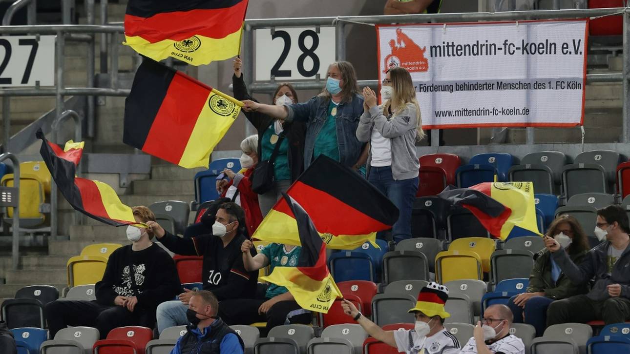 DFB-Frauen vor bis zu 1000 Fans