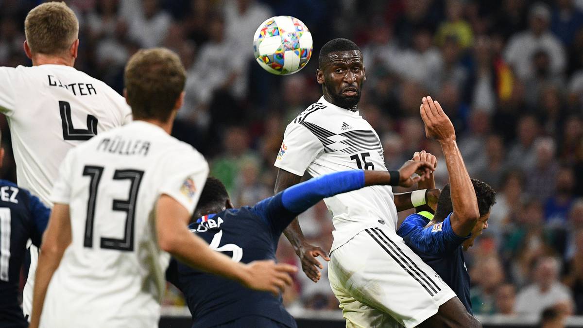 ANTONIO RÜDIGER: Der Chelsea-Stammspieler muss sich als Linksverteidiger den Ball immer wieder auf den starken rechten Fuß legen. Rüdiger hält die Seite aber weitestgehend dicht, findet eine gute Balance zwischen Offensive und Defensive. Stramme Schuss-Flanke auf Torwart Areola (45.). Zweikampfstark in der zweiten Hälfte, aber ohne Offensiv-Aktionen. Fast-Eigentor nachdem er angeschossen wird (90.+2.). SPORT1-Note: 3,5