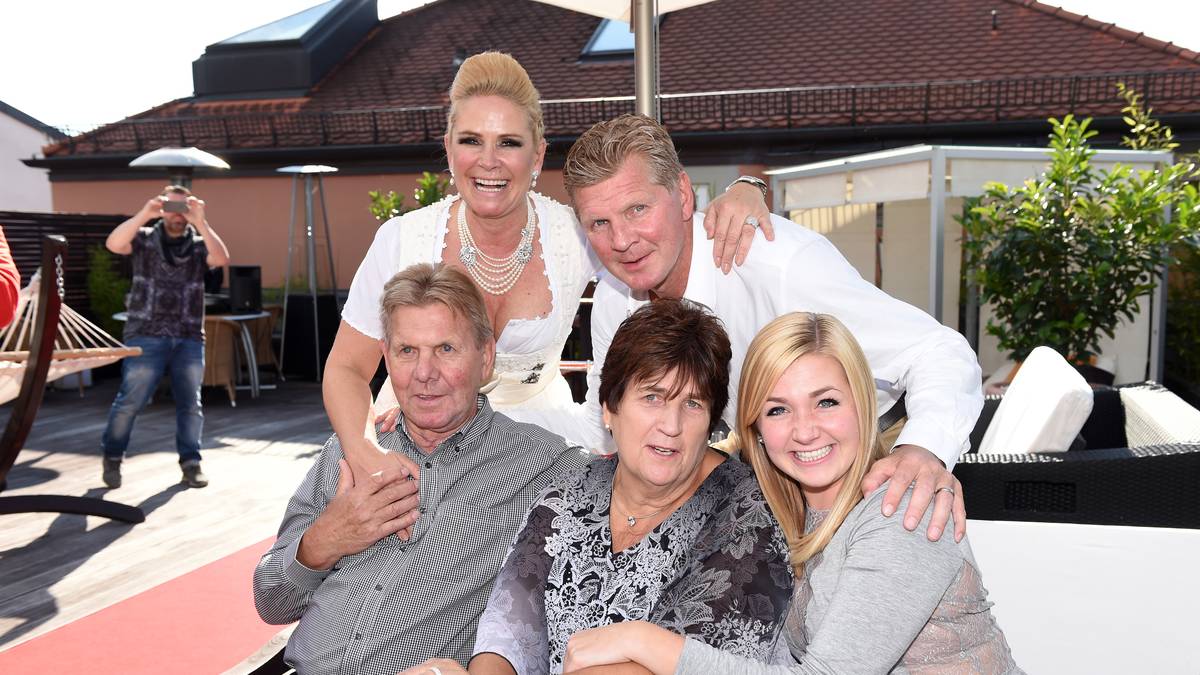 STEFAN EFFENBERG: Noch ein Ehemaliger. Effenberg, der mit seinem Clan derzeit das Münchner Oktoberfest unsicher macht, wartet noch auf seinen ersten Job in der Bundesliga. Seit seinem Karriereende machte er den Trainerschein und ist als TV-Experte tätig. Zweimal spielte er für Gladbach und war vor allem wegen seiner gescheiterten "Revolution" dort ein Thema - 2011 scheiterte er bei dem Versuch, die Macht im Verein an sich zu reißen. Kehrt er nun als Trainer zurück? Ein Risiko wäre der Trainer-Novize allemal