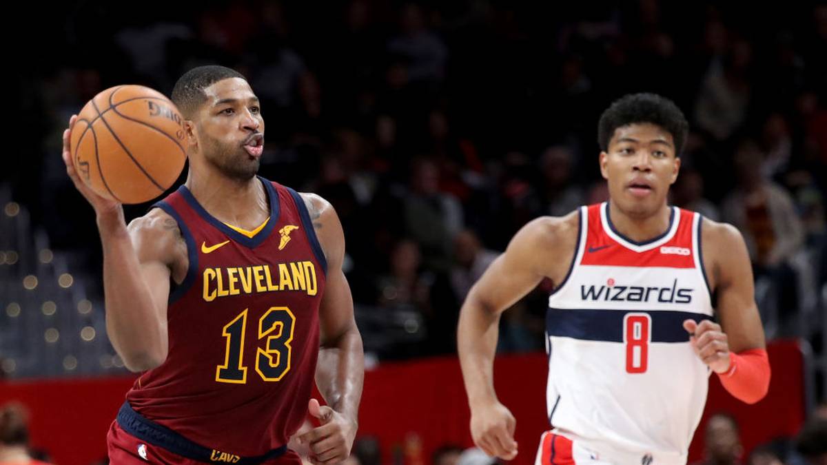 TRISTAN THOMPSON (Cleveland Cavaliers): Auch der 28-Jährige könnte die Cavs bald verlassen. Anders als Love überzeugt der Kanadier in dieser Saison und weckt Interesse bei einigen anderen Teams. Als Meisterspieler 2016 könnte er einem Titelkandidaten Erfahrung und harte Arbeit am Brett bringen