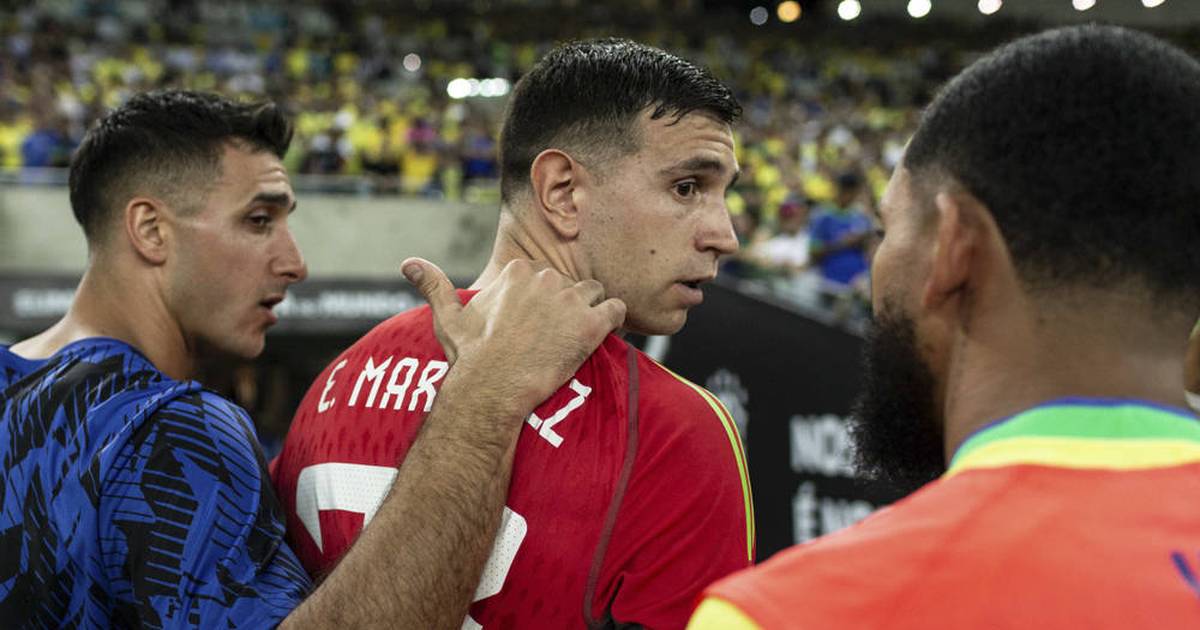 Portero argentino ataca a la policía