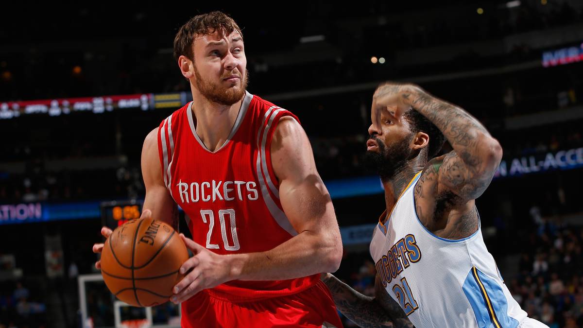 Wie fit ist Donatas Motiejunas? Der Litauer ist mit seiner Kombination aus Größe, Spielintelligenz und Touch theoretisch eines der begehrtesten Objekte auf dem Wühltisch. Doch wegen Rückenproblemen geriet seine Entwicklung zuletzt ins Stocken