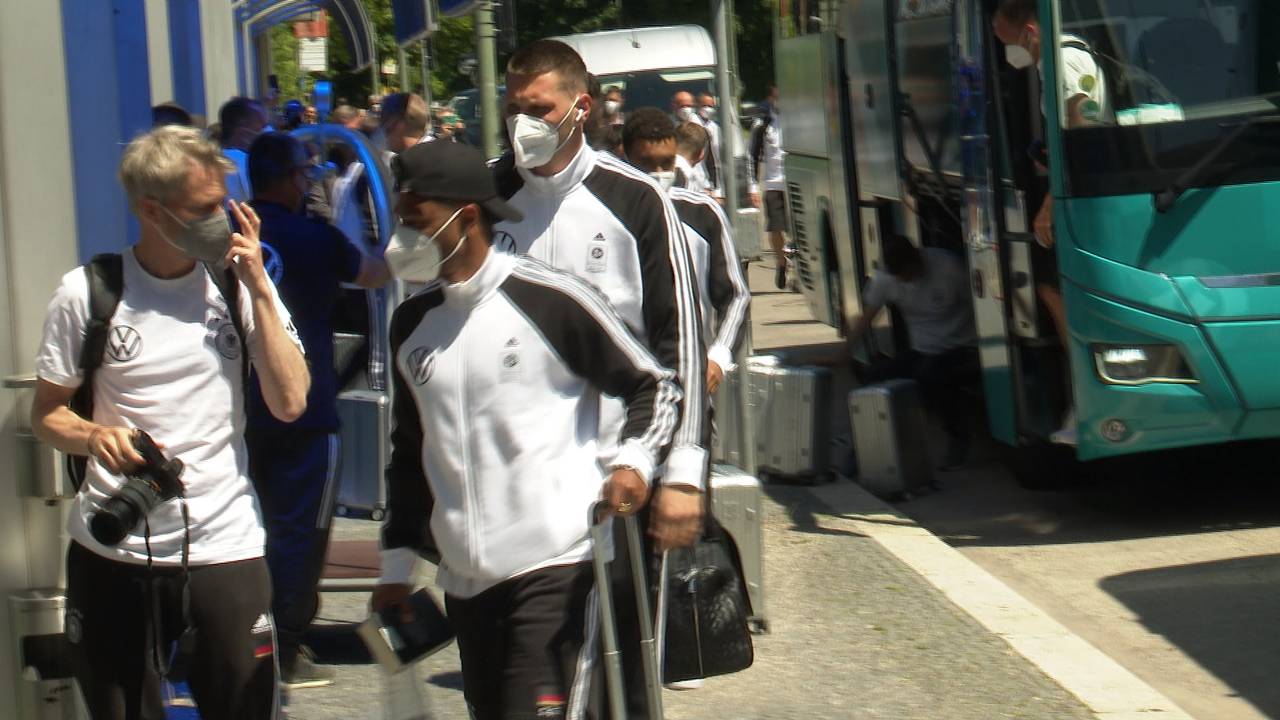 Das DFB-Team kommt vor dem Duell mit Frankreich in München an