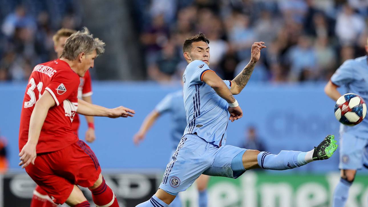 Schweinsteiger erobert Playoff-Platz