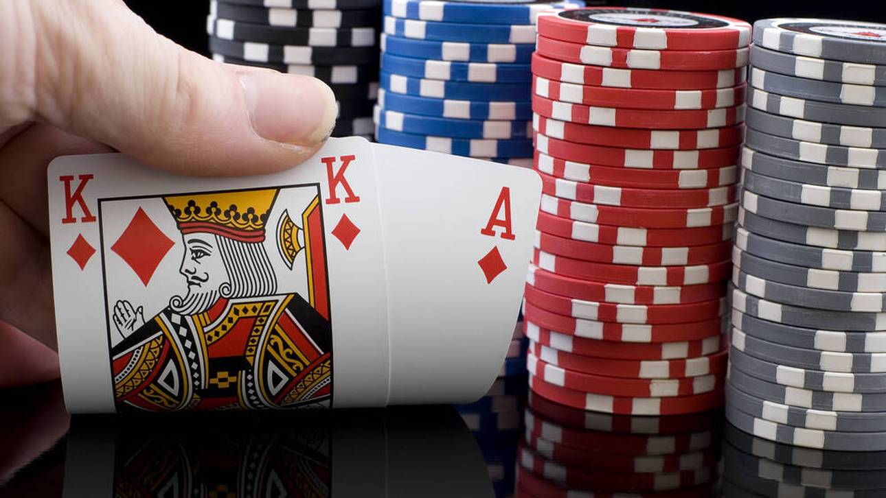 Busen-Blitzer beim Poker!