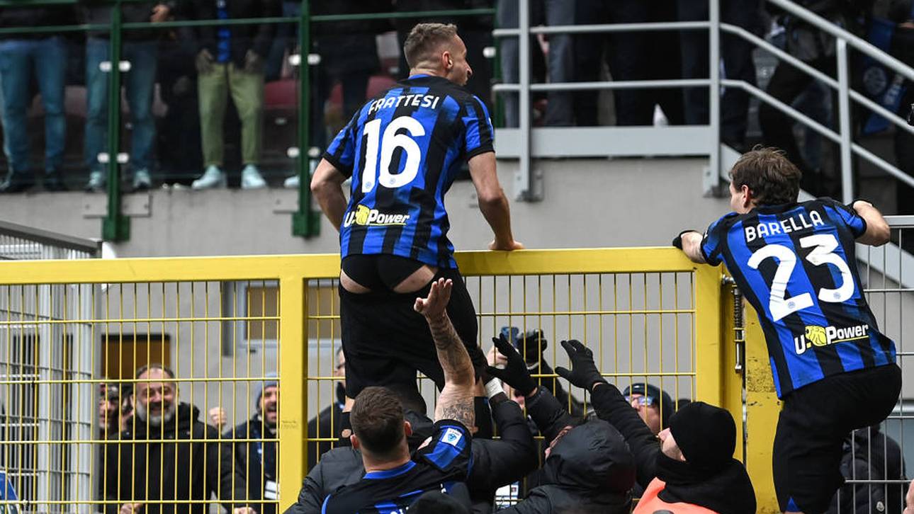 Inter-Held jubelt ohne Hose