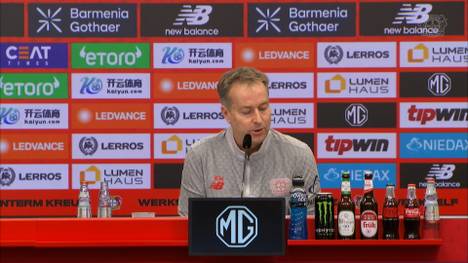 Bayer 04 Leverkusen hat derzeit einige fragliche Spieler, da diese mit Verletzungen zu tun haben. Kasper Hjulmand muss auf der PK eine ganze Liste abarbeiten.