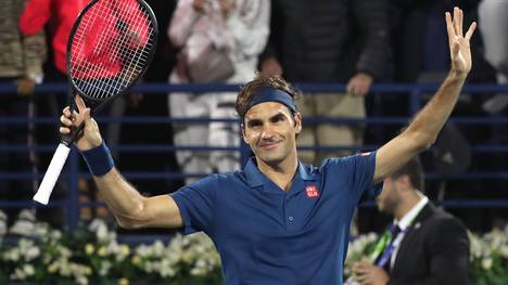 Roger Federer bejubelt seinen Sieg über Borna Coric in Dubai