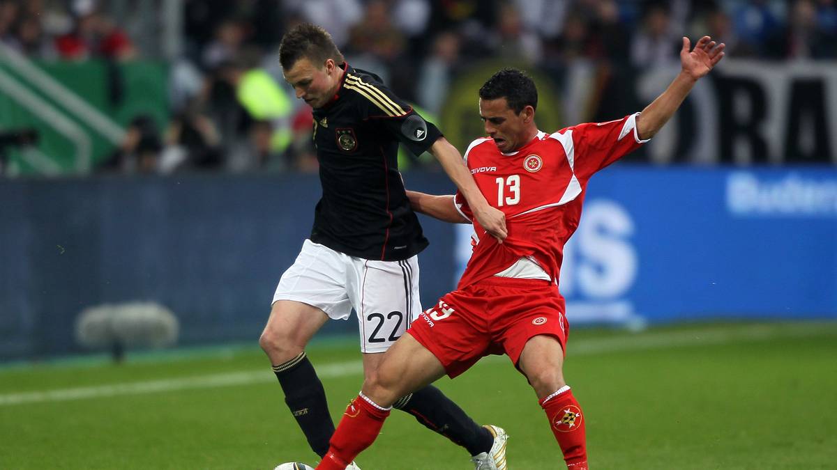 Schnell schafft er damit auch den Sprung ins DFB-Team. Sein Debüt für die A-Nationalmannschaft gibt Großkreutz im Mai 2010 beim 2:0 gegen Malta