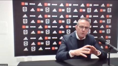 Ralf Rangnick hat sein Debüt als Interimstrainer von Manchester United hinter sich. Auf der Pressekonferenz erzählt er wie die ersten Tage mit der Mannschaft und das Spiel war.