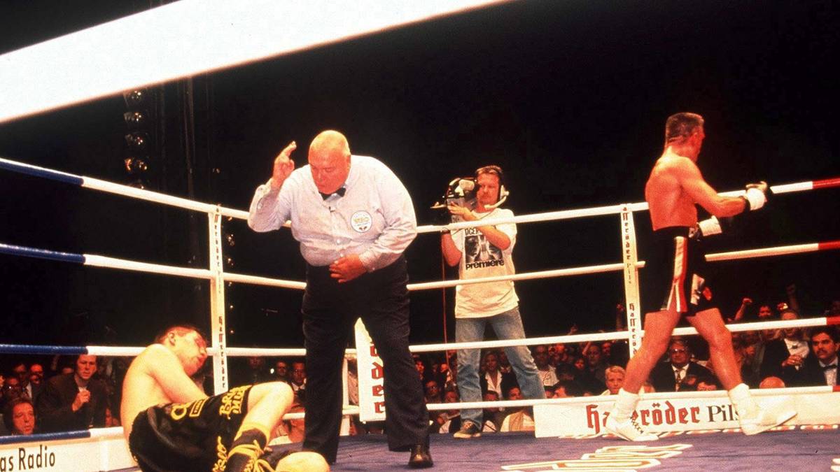Auch gegen Dariusz Michalczewski tritt Rocchigiani an. Die Kämpfe verlaufen ähnlich umstritten, wie jene gegen Henry Maske. Beim ersten Fight liegt Michalczewski (u.) eigentlich nach Punkten zurück, bekommt den Sieg aber dennoch zugesprochen