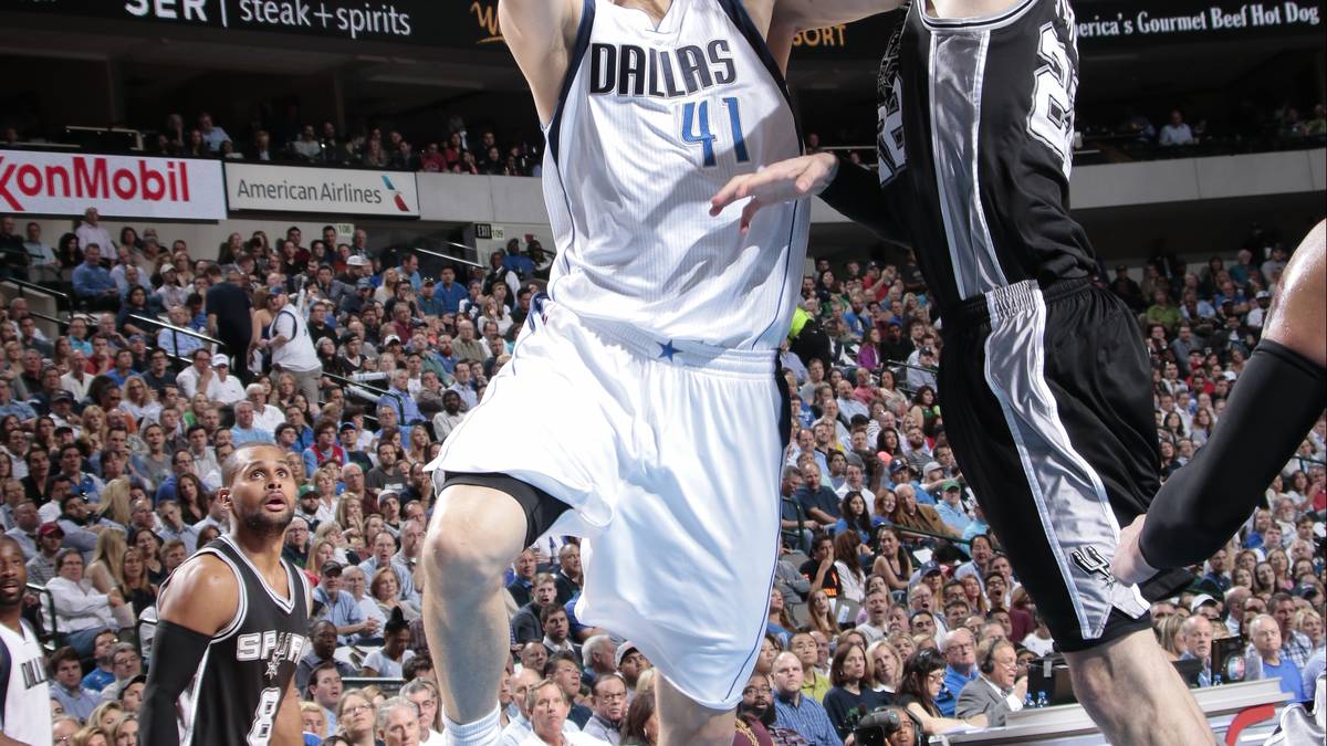 Den Schlusspunkt setzt dann wieder Nowitzki. 15 Punkte und herausragende 13 Rebounds bringen ihm 10.000 Abpraller für die Karriere. Er ist der siebte Spieler mit mindestens 27.000 Punkten und 10.000 Rebounds. Am Ende springt ein wichtiger 101:94-Heimsieg heraus