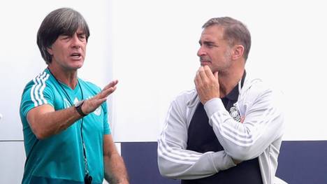Bundestrainer Joachim Löw (l.) und U21-Coach Stefan Kuntz steht ein besonderer Sommer bevor