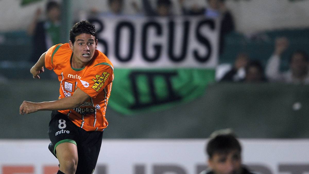 Beim CA Banfield ist er anfangs noch Teil des U-20 Teams. Doch der erst 17-Jährige überzeugt mit der Zeit und avanciert zum Stammspieler beim Vorortklub der argentinischen Hauptstadt Buenos Aires