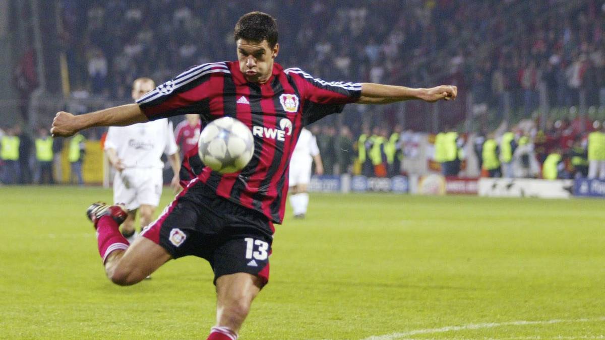 2002: MICHAEL BALLACK: Der "Box-to-Box"-Spieler erzielt 2002 17 Tore und verpasst mit Leverkusen den Titel in der Meisterschaft und der Königsklasse als Zweiter nur knapp. Mit der Nationalmannschaft wird er bei der WM in Japan und Südkorea ebenfalls Zweiter