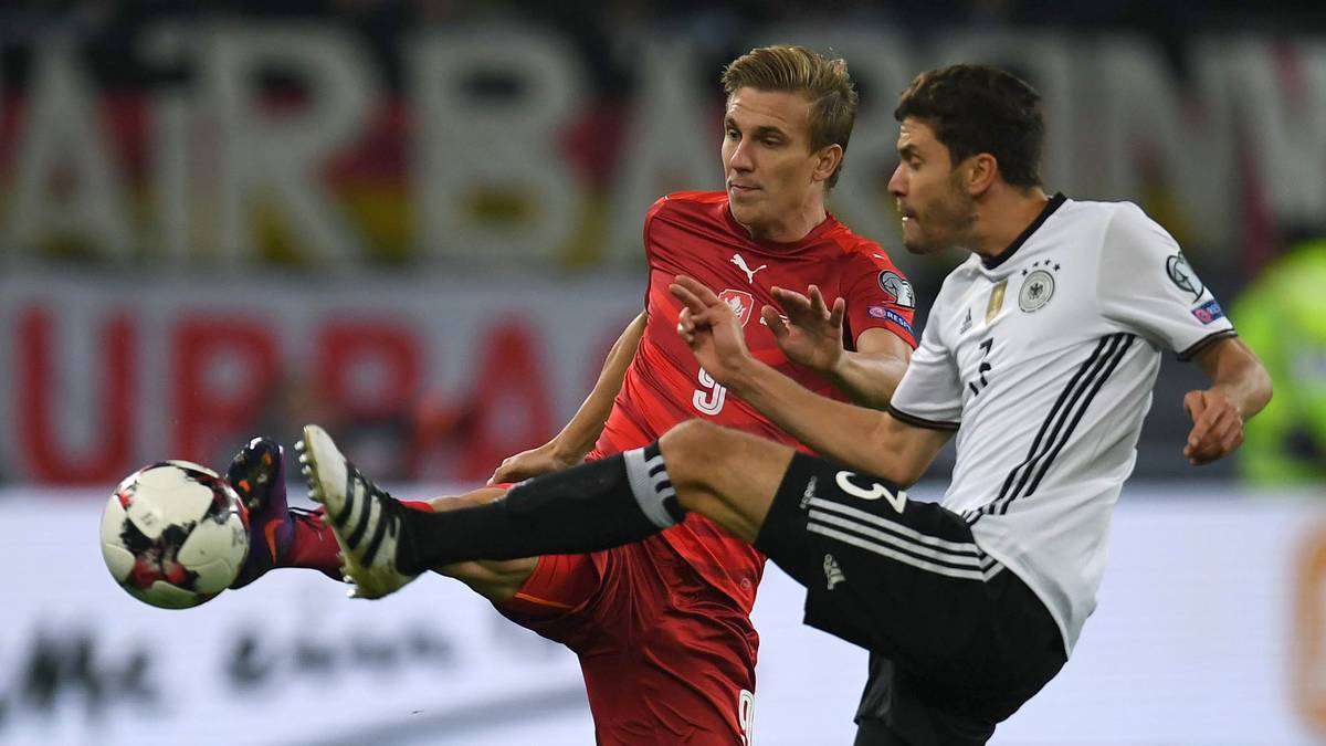 JONAS HECTOR (bis 68. Minute): Schnörkelloser und solider Auftritt des Kölners.  Zunächst lange nicht so auffällig und gefährlich wie Kimmich auf rechts, dann aber auch mit einer starken Vorarbeit zu Müllers 3:0. Musste in der 68. Minute für Höwedes weichen. SPORT1-Note: 3