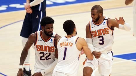 DeAndre Ayton (l.), Devin Booker und Chris Paul sind die Leistungsträger der Phoenix Suns