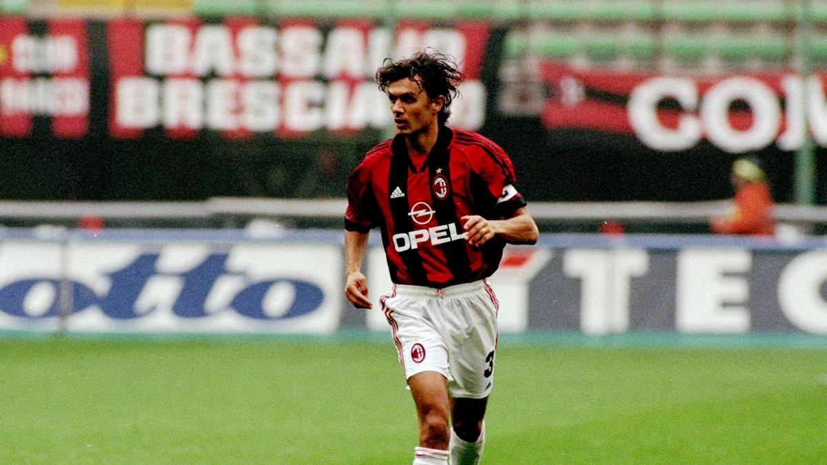 PAOLO MALDINI: Am 20. Januar 1985 feierte ein Italiener sein Debüt, der später einer der besten Verteidiger aller Zeiten werden sollte. Maldini spielte sein ganzes Leben für nur einen Klub: den AC Mailand, für den er mit 901 Spielen sogar mehr Partien absolvierte, wie Francesco Totti für die Roma