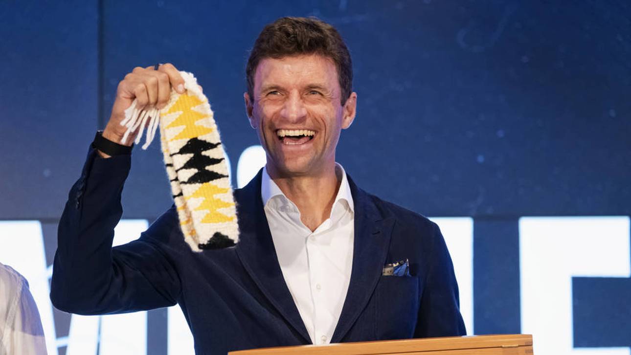 Müller brennt Sprüche-Feuerwerk ab