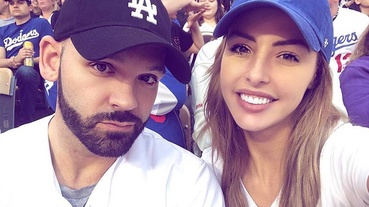 Die eine oder andere Pärchenbeziehung reicht auch über WWE hinaus: PEYTON ROYCE von den IIconics etwa ist zusammen mit SHAWN SPEARS (ehemals Tye Dillinger bei WWE), seit kurzem aktiv beim neuen Konkurrenten AEW