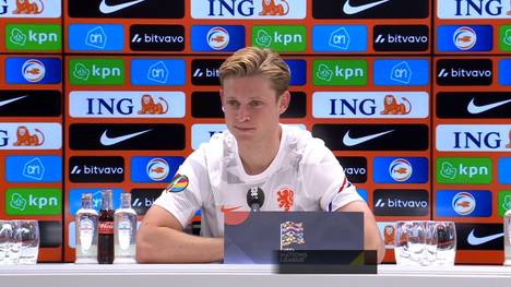 Medienberichten zufolge soll Man United großes Interesse an einer Verpflichtung von Frenkie de Jong zeigen. Der Barcelona-Profi ist zwar geschmeichelt, sehe aber keinen Grund für einen Wechsel.