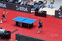 Timo Boll und seine Borussia Düsseldorf schlagen in einem dramatischen Finale den Gegner aus Saarbrücken und holen den Meistertitel. Trotz eigener Niederlage zauberte Boll einmal mehr an der Platte.