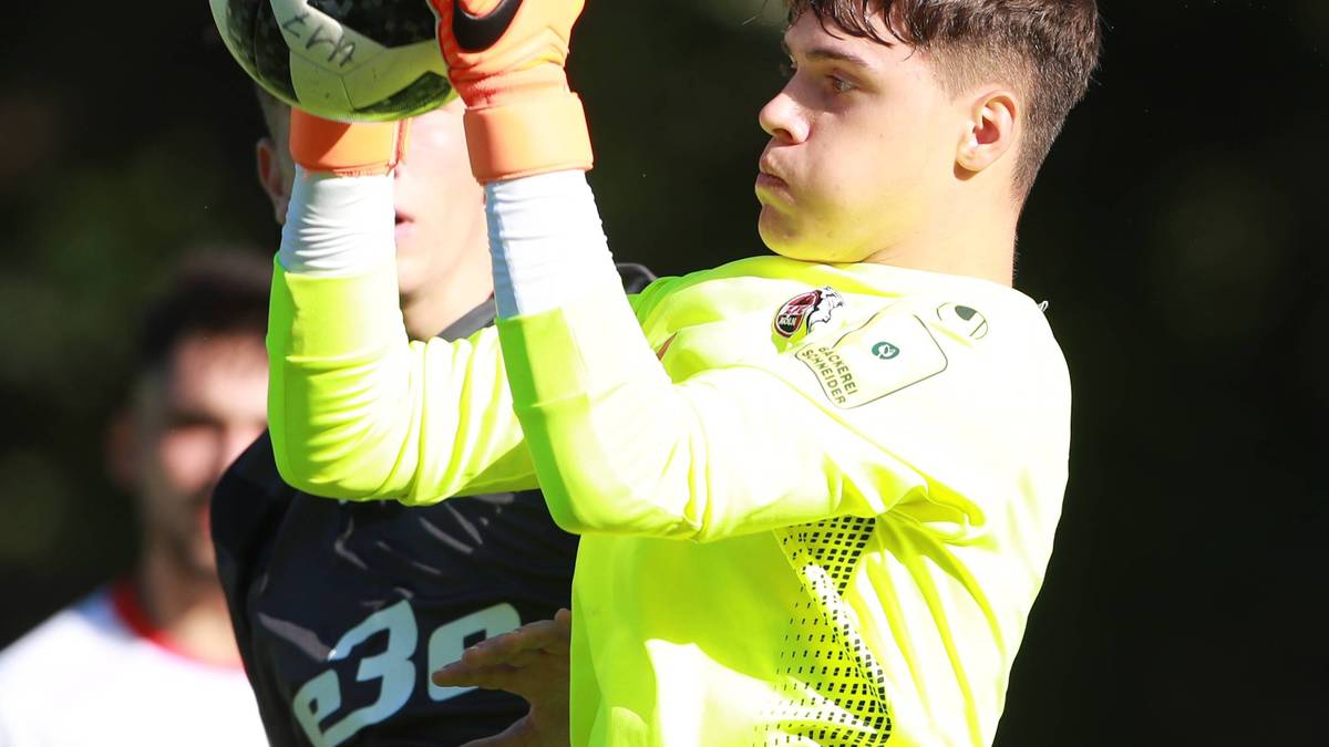 VINCENT FRIEDSAM (1, FC Köln, 13.5.2002): Zusammen mit Adamczyk bildet Friedsam die übernächste Generation der Kölner Torhüter. Neun Einsätze bei den B-Junioren der Geißböcke hat der 16-Jährige in der aktuellen Spielzeit gesammelt