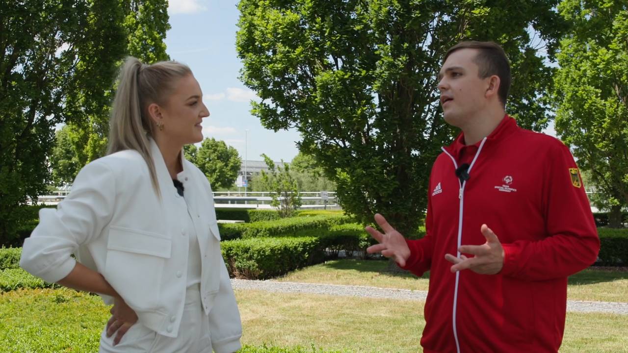 „Auf 'ne Coke“: Anne Kamphausen mit Burkardt bei Special Olympics World Games