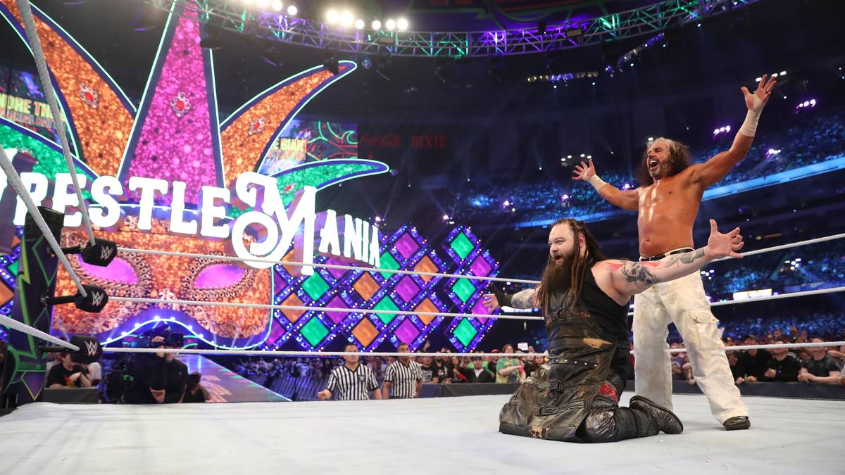 Erster Triumphator des Abends: "WOKEN" Matt Hardy (r.), der in der Kickoff-Show die Andre The Giant Memorial Battle Royal gewinnt - mit überraschender Hilfe seines bisherigen Erzrivalen Bray Wyatt