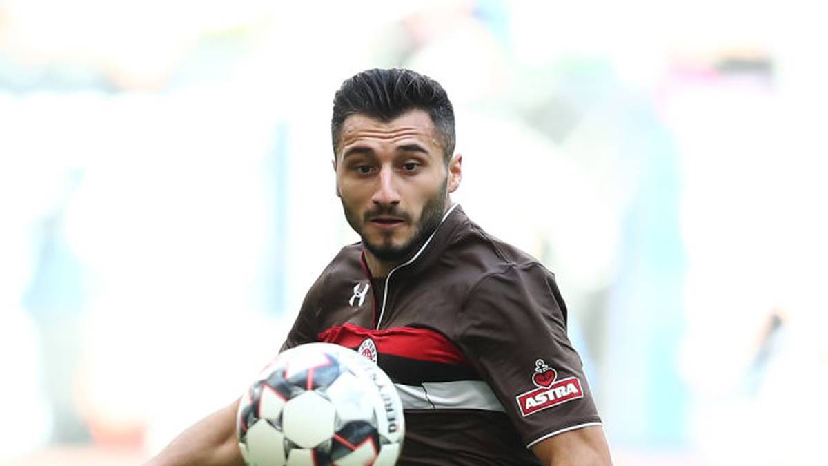 Der FC St. Pauli hat drastischer reagiert als der DFB und Cenk Sahin offiziell freigestellt. Der Profi hatte auf Instagram die Militäraktion der Türkei in Syrien gut geheißen und damit für viel Wirbel gesorgt. Auf seinem Insta-Account schrieb er in türkischer Sprache: "Wir sind an der Seite unseres heldenhaften Militärs und der Armeen. Unsere Gebete sind mit euch! " Angehängt war dabei auch der Name der türkischen Militäroperation
