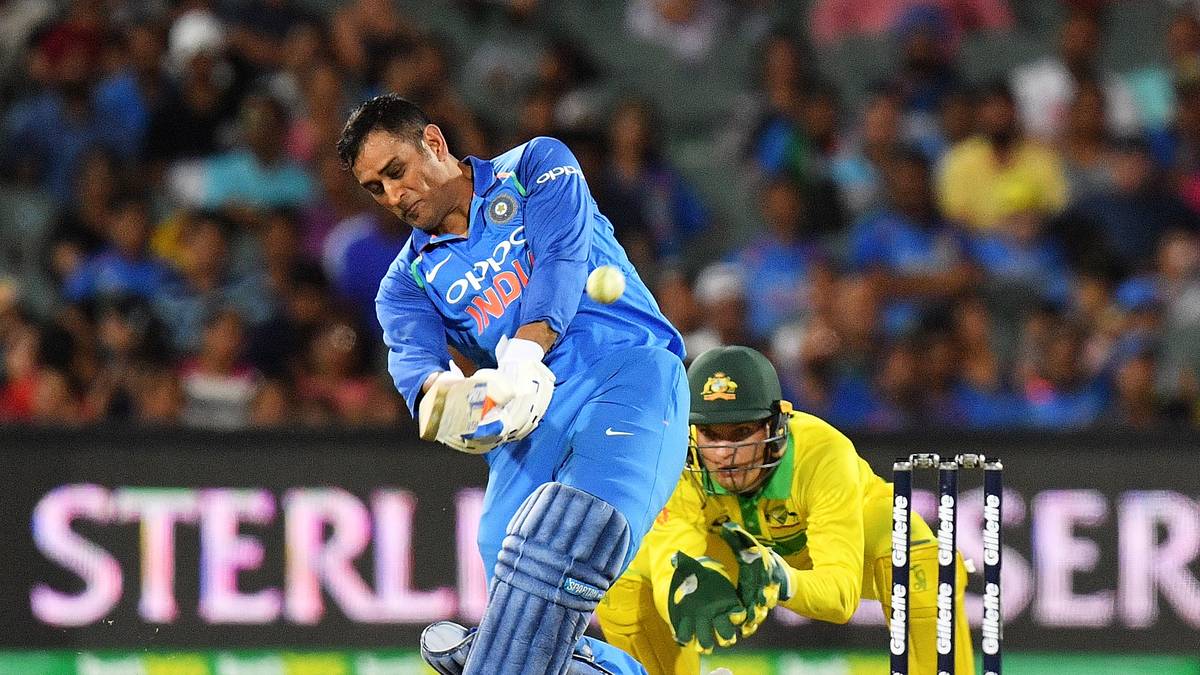 Australia v India - ODI: Game 2 MS Dhoni ist ein Superstar im Cricket. Als Kapitän führt er das Team Indiens auf das Feld