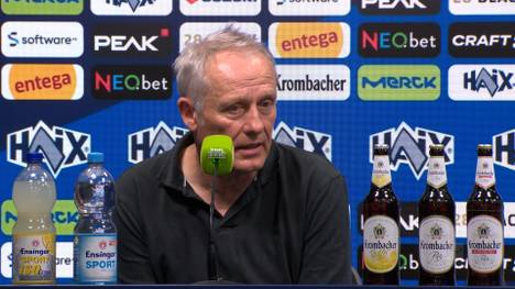 Christian Streich wird in Darmstadt mit Standing-Ovations verabschiedet und bedankt sich nach dem Spiel bei den Fans. 