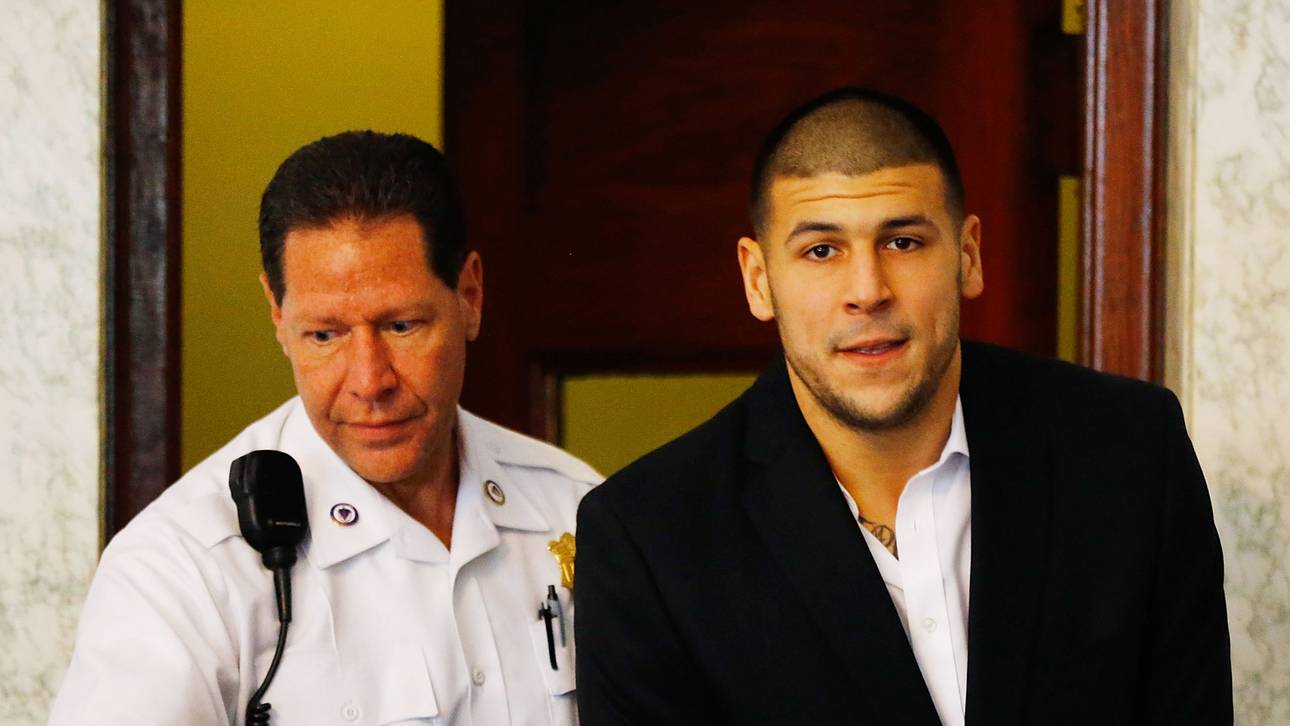 Aaron Hernandez, Ex-Spieler der New England Patriots, erscheint vor Gericht
