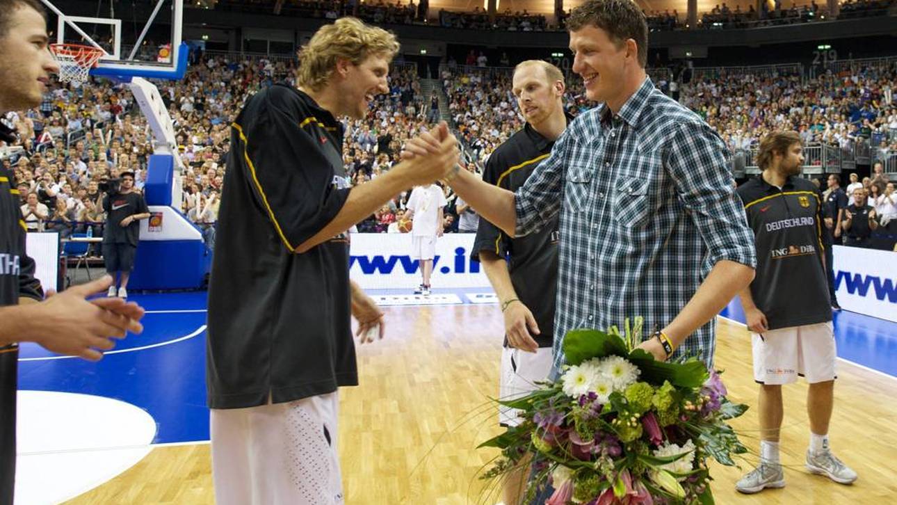 Patrick Femerling (r.) ist mit 221 Einsätzen Deutschlands Rekordnationalspieler