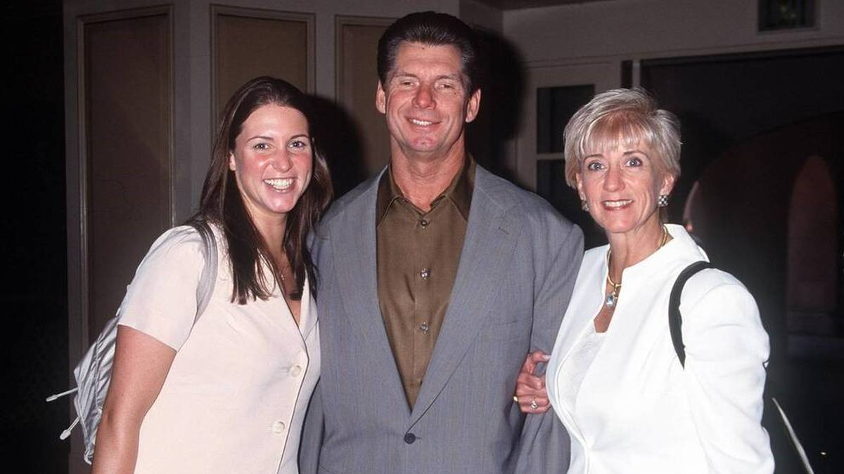 Stephanie, Vince und Linda McMahon (v.l.) im Jahr 1999
