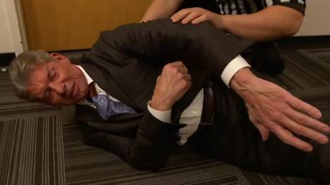 Vince McMahon kassierte bei WWE SmackDown an Weihnachten einen Hieb von AJ Styles