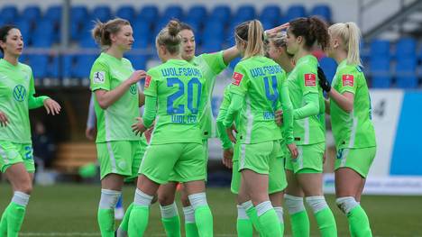 Die Vorjahres-Finalistinnen aus Wolfsburg müssen ihr Champions-League-Viertelfinale gegen den FC Chelsea in Budapest bestreiten. 
