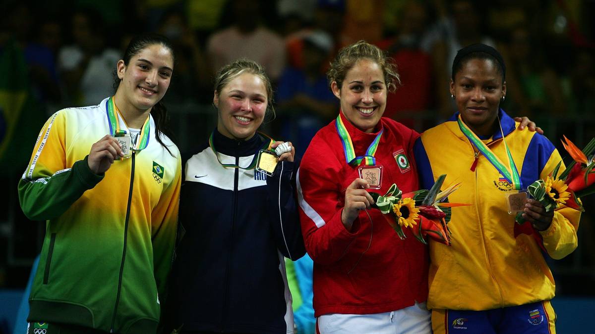 Ronda Rouseys große Karriere als Kampfsportlerin kommt keineswegs überraschend. 2007, bei den panamerikanischen Spielen in Rio de Janeiro gewann Rousey (zweite von links und damals 20 Jahre alt) ihren ersten großen sportlichen Titel: Die Goldmedaille im Judo in der Klasse bis 70 Kilogramm Körpergewicht