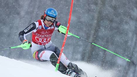 Petra Vlhova gewann den ersten Slalom der Saison in Levi