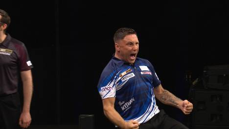 Gerwyn Price spielt am 15. Spieltag der Premier League of Darts das perfekte Leg und ist damit der Rekordhalter: Keiner hat mehr 9-Darter in diesem Wettbewerb geworfen!