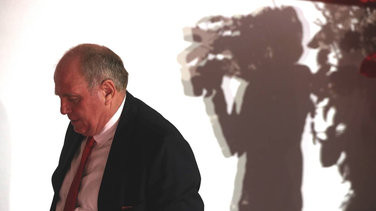 20. April 2013: Das Nachrichtenmagazin "Focus" macht die Selbstanzeige des Bayern-Präsidenten und die Ermittlungen der Staatsanwaltschaft München II wegen des Verdachts der Steuerhinterziehung öffentlich