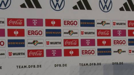 Der DFB und der Lebensmittelkonzern REWE kooperieren nicht länger miteinander. Daher ersetzt der Verband das Markenzeichen mit dem "One Love"-Logo.