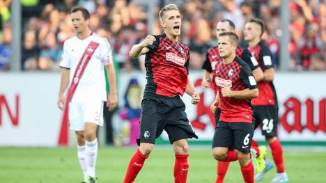 Nils Petersen jubelt beim Sieg des SC Freiburg gegen den 1. FC Nürnberg