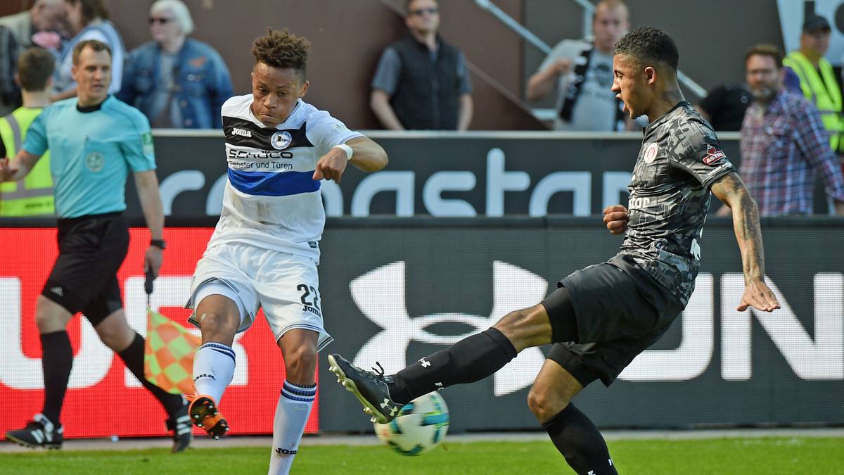 Im Dezember 2017 debütierte er für die Bielefelder Profis in der Zweiten Liga. Im Sommer 2018 sicherte sich der VfB Stuttgart die Dienste des zweimaligen U19-Nationalspielers, verlieh ihn aber umgehend zurück an die Arminia. Im Sommer 2020 soll er nach Stuttgart wechseln