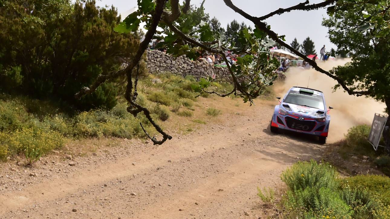 Paddon verliert Führung an Ogier