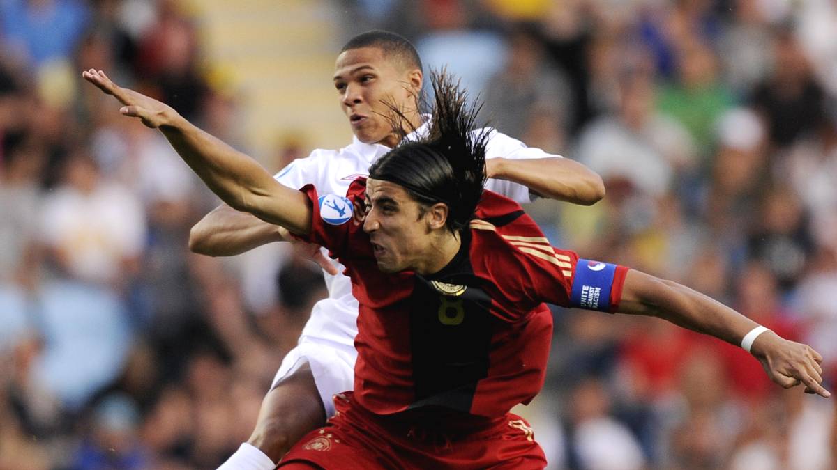 SAMI KHEDIRA: Stammspieler und Deutscher Meister 2007 mit Stuttgart, dazu 2008/09 die persönliche Bestmarke von elf Torbeteiligungen in einer Liga-Saison: Kapitän Khedira war DER Anführer der U21-Europameister 2009. Das machte sich besonders bei seinem verletzungsbedingten Fehlen im Halbfinale bemerkbar, im Endspiel lief Khedira etwas offensiver als zuvor als eine Art Achter auf