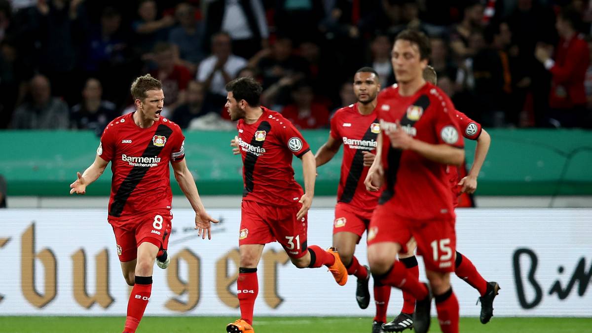 LARS BENDER: Sah vor dem 0:2 gegen Franck Ribery ganz alt aus, sorgte aber mit seinem Kopfball zum 1:2 zwischenzeitlich für Spannung. Bekam jedoch im zweiten Durchgang von Thomas Müller und Co. seine Grenzen aufgezeigt - SPORT1-Note: 4,5