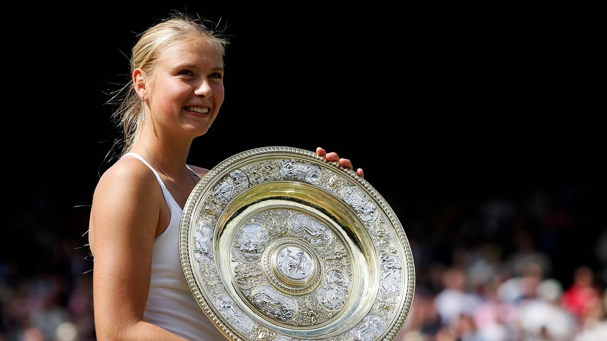 2004 folgt die Krönung: In Wimbledon triumphiert sie im Finale gegen Titelverteidigerin Serena Williams. Sharapova ist die erste Russin und mit 17 Jahren die drittjüngste Spielerin, die das bedeutendste Grand-Slam-Turnier gewinnt